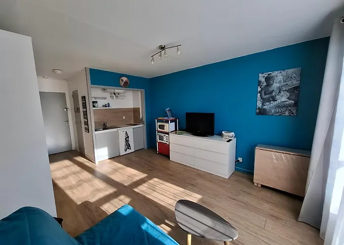 Bord De En Franceville Apartament